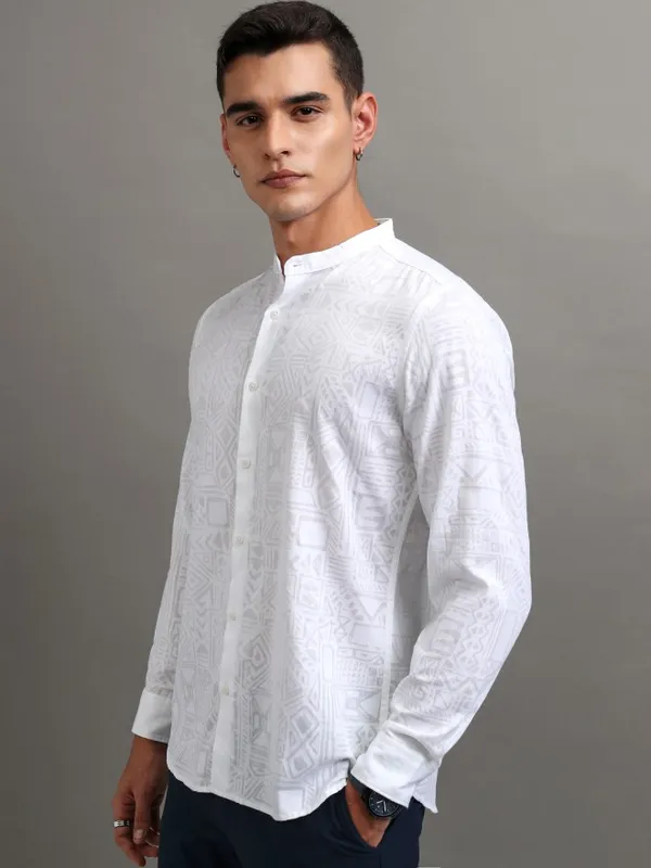 Highlander Men White Printed Regular Fit Casual Shirt