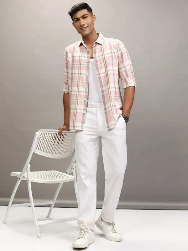 Locomotive Men Cream Checked Regular Fit Casual Shirt