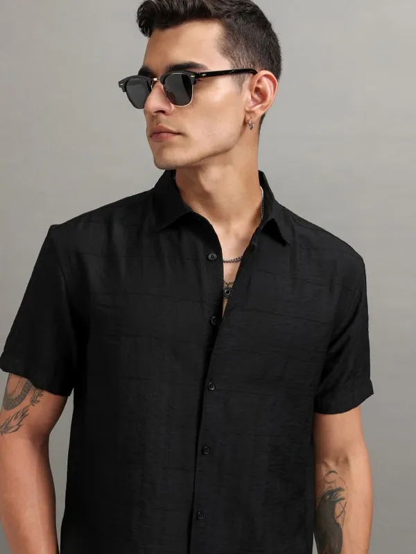 Highlander Men Black Textured Relaxed Fit Casual Shirt