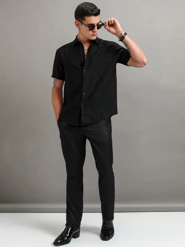 Highlander Men Black Textured Relaxed Fit Casual Shirt