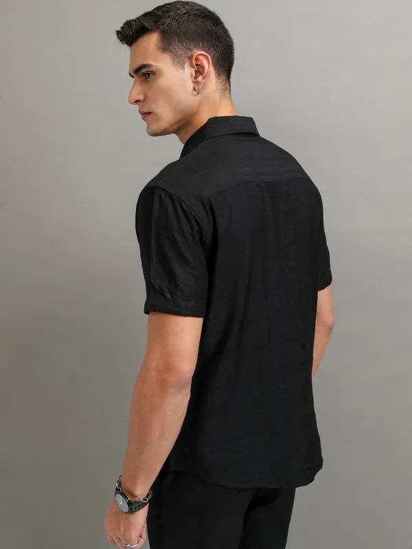 Highlander Men Black Textured Relaxed Fit Casual Shirt