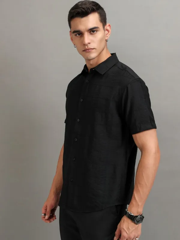 Highlander Men Black Textured Relaxed Fit Casual Shirt