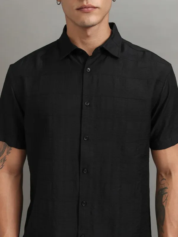 Highlander Men Black Textured Relaxed Fit Casual Shirt