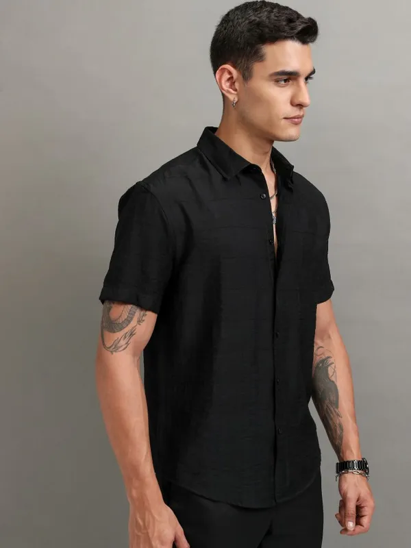 Highlander Men Black Textured Relaxed Fit Casual Shirt