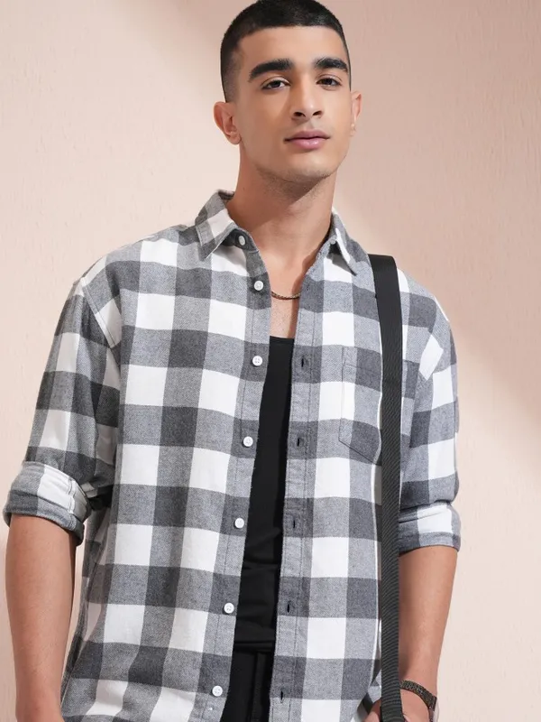 Highlander Men White Checked Relaxed Fit Casual Shirt