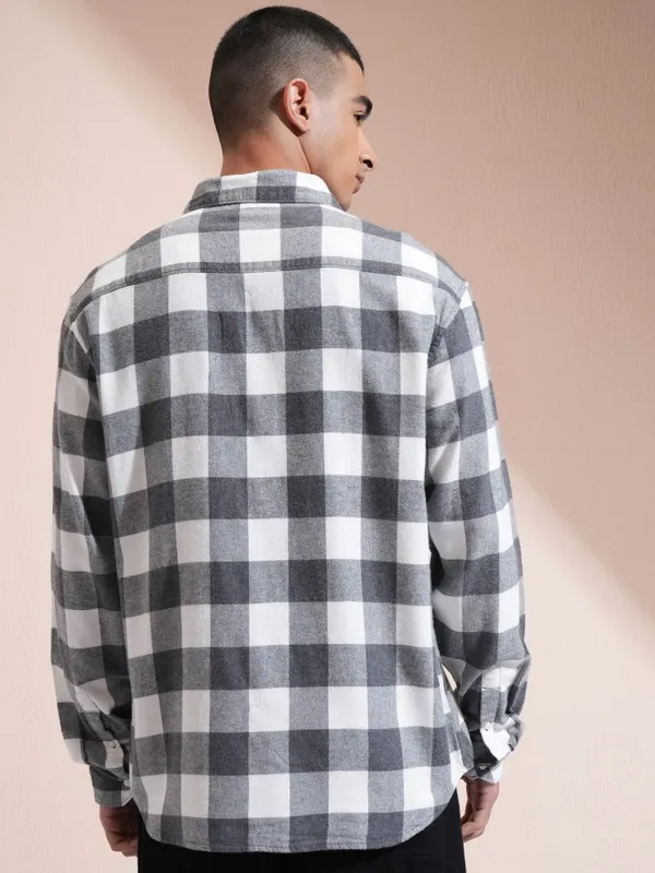 Highlander Men White Checked Relaxed Fit Casual Shirt