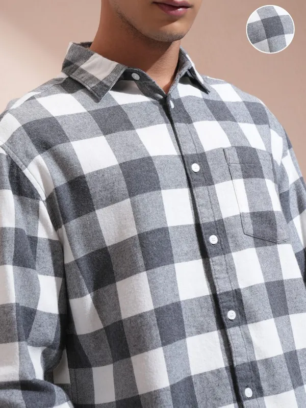 Highlander Men White Checked Relaxed Fit Casual Shirt
