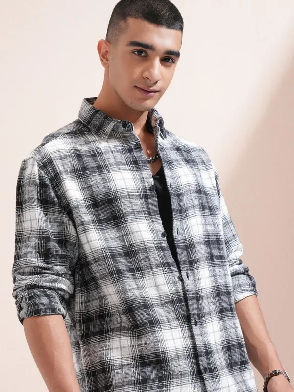 Highlander Men Off White Checked Relaxed Fit Casual Shirt