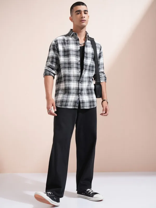Highlander Men Off White Checked Relaxed Fit Casual Shirt