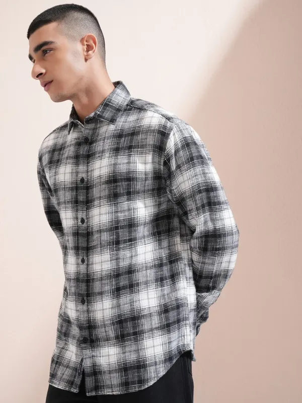 Highlander Men Off White Checked Relaxed Fit Casual Shirt