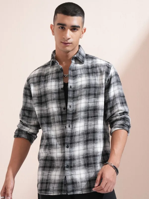 Highlander Men Off White Checked Relaxed Fit Casual Shirt