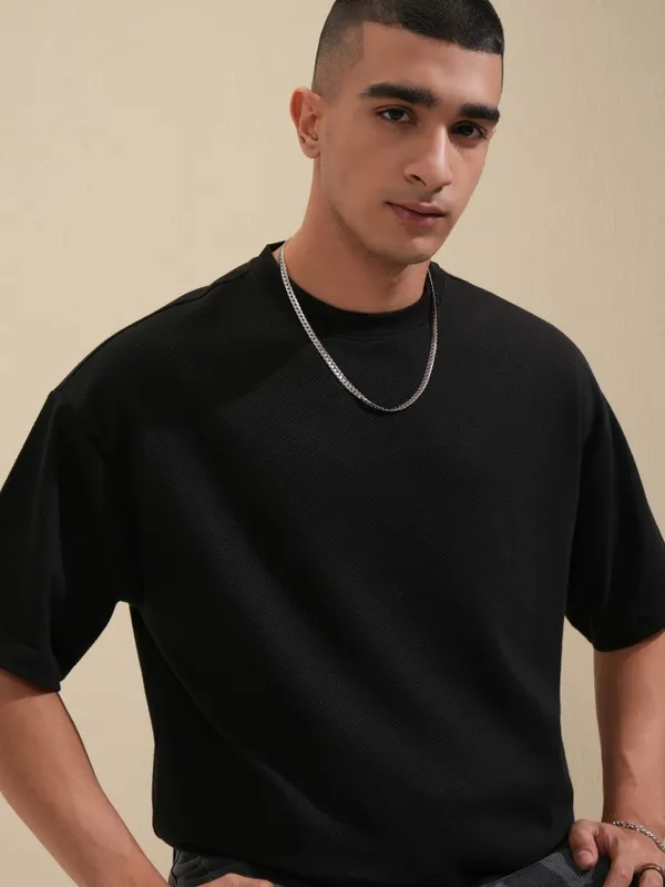 Men Solid Round Neck Oversized Fit T-Shirt