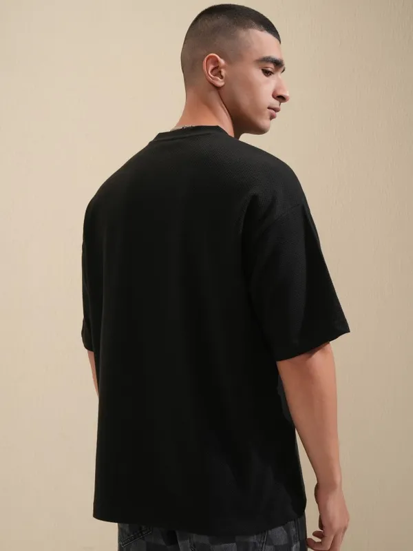 Highlander Men Black Solid Round Neck Oversized Fit T-Shirt
