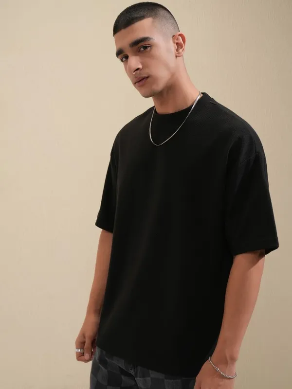 Highlander Men Black Solid Round Neck Oversized Fit T-Shirt