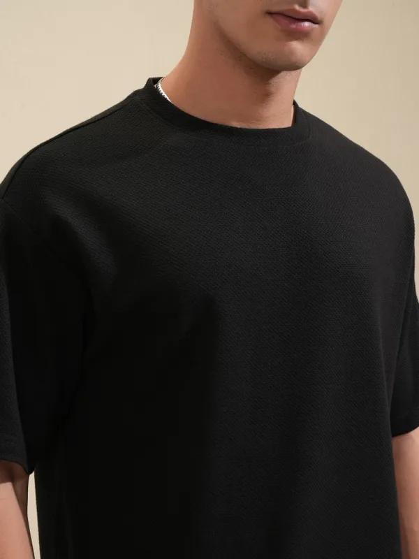 Highlander Men Black Solid Round Neck Oversized Fit T-Shirt