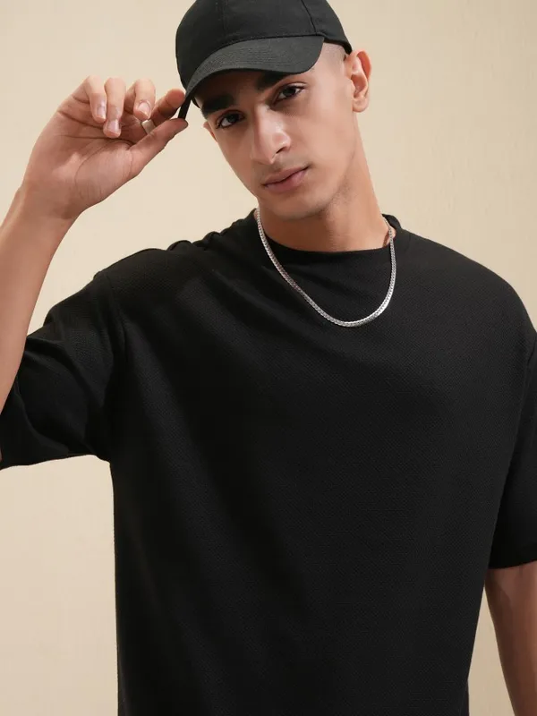 Men Solid Round Neck Oversized Fit T-Shirt