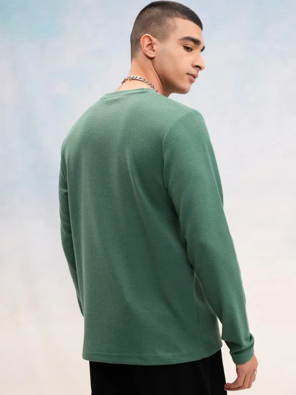 Highlander Men Teal Solid Round Neck Relaxed Fit T-Shirt