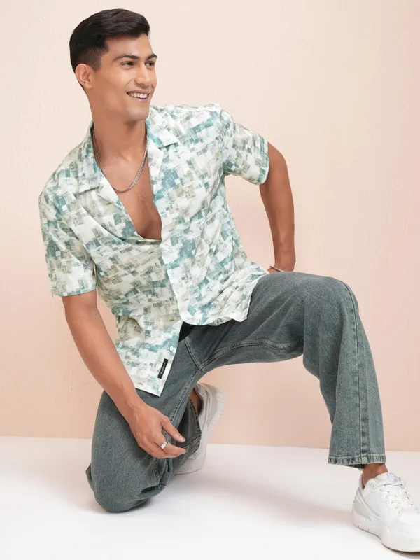 Locomotive Men Green Printed Relaxed Fit Casual Shirt