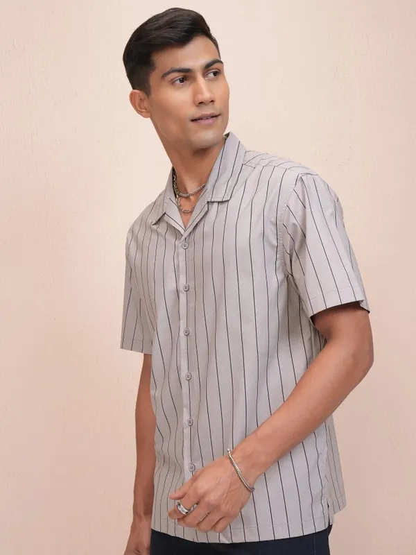 Locomotive Men Grey Striped Relaxed Fit Casual Shirt