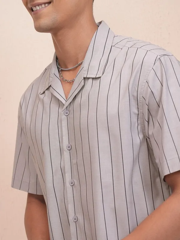Locomotive Men Grey Striped Relaxed Fit Casual Shirt