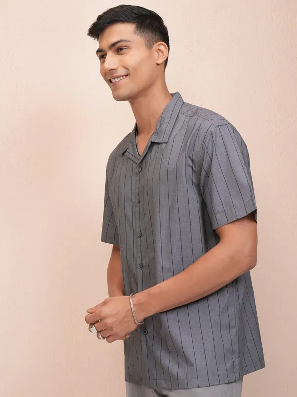 Locomotive Men Blue Striped Relaxed Fit Casual Shirt