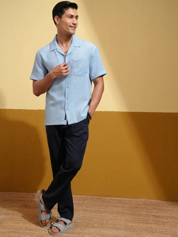 Locomotive Men Blue Solid Relaxed Fit Casual Shirt