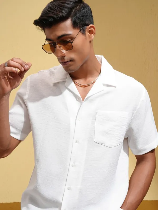 Locomotive Men White Solid Relaxed Fit Casual Shirt