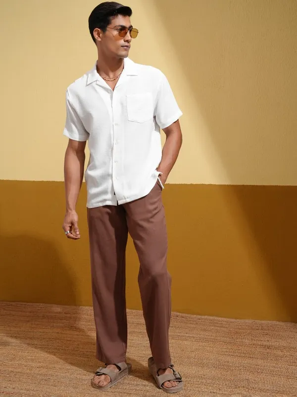 Locomotive Men White Solid Relaxed Fit Casual Shirt