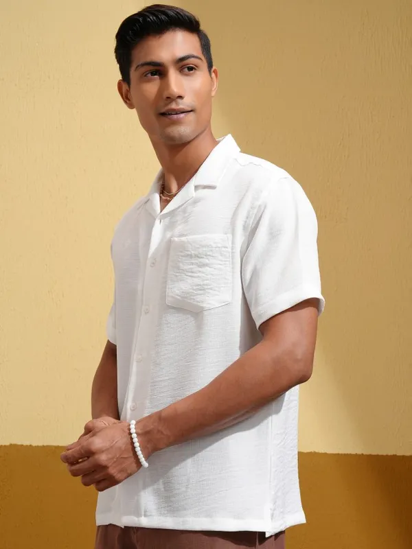Locomotive Men White Solid Relaxed Fit Casual Shirt