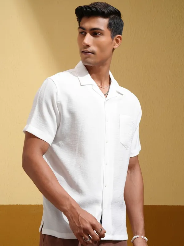 Locomotive Men White Solid Relaxed Fit Casual Shirt
