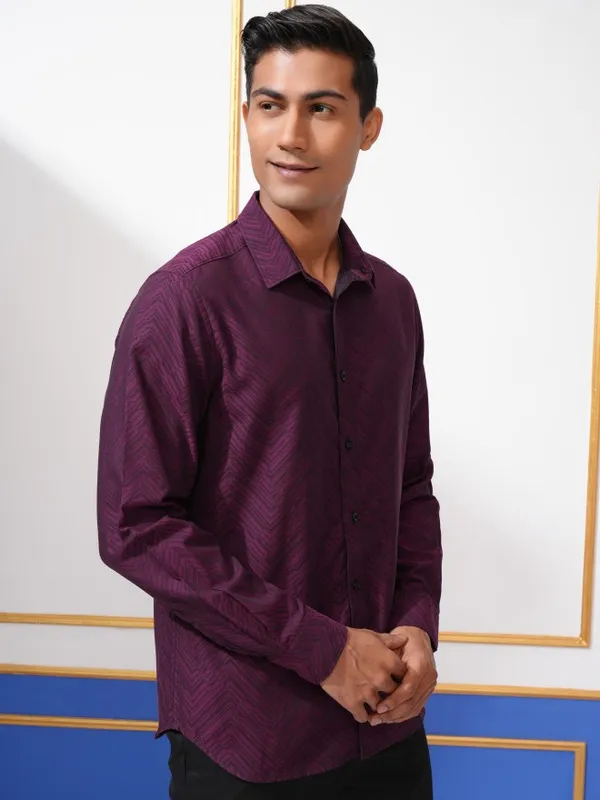 Locomotive Men Purple Printed Slim Fit Casual Shirt