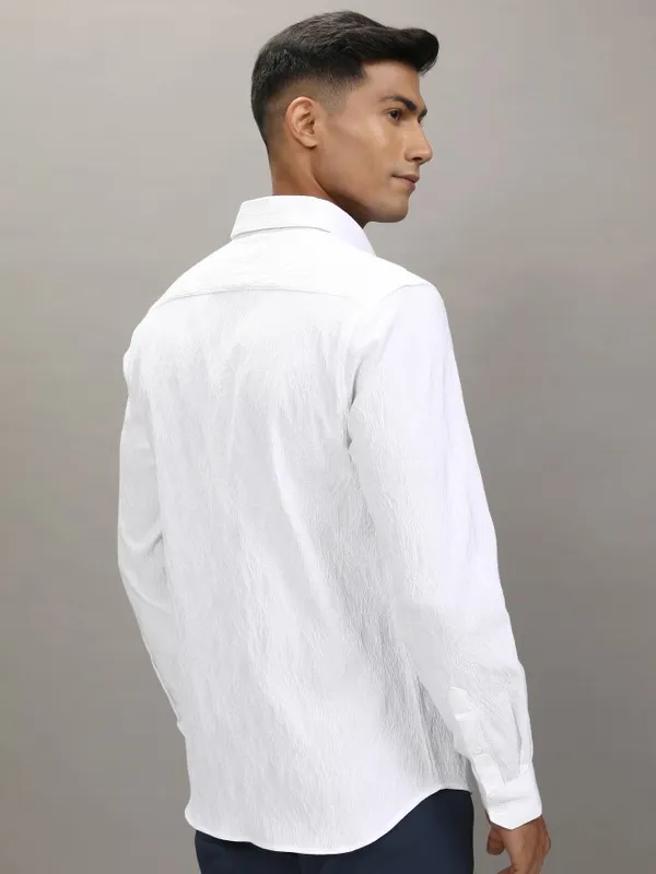 Locomotive Men White Textured Slim Fit Casual Shirt