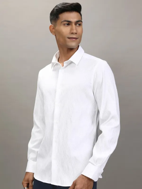 Locomotive Men White Textured Slim Fit Casual Shirt