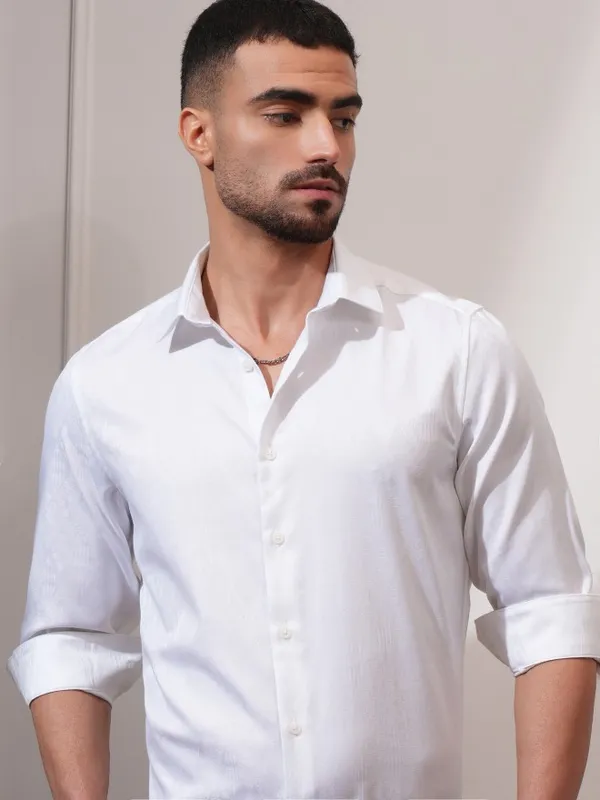 Locomotive Men White Textured Slim Fit Casual Shirt
