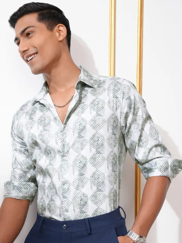 Locomotive Men Green Printed Slim Fit Casual Shirt
