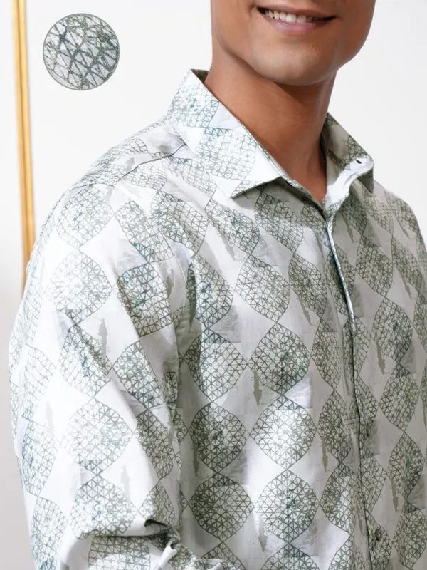 Locomotive Men Green Printed Slim Fit Casual Shirt