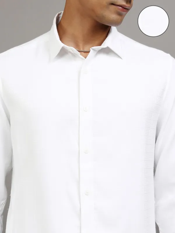 Locomotive Men White Textured Slim Fit Casual Shirt