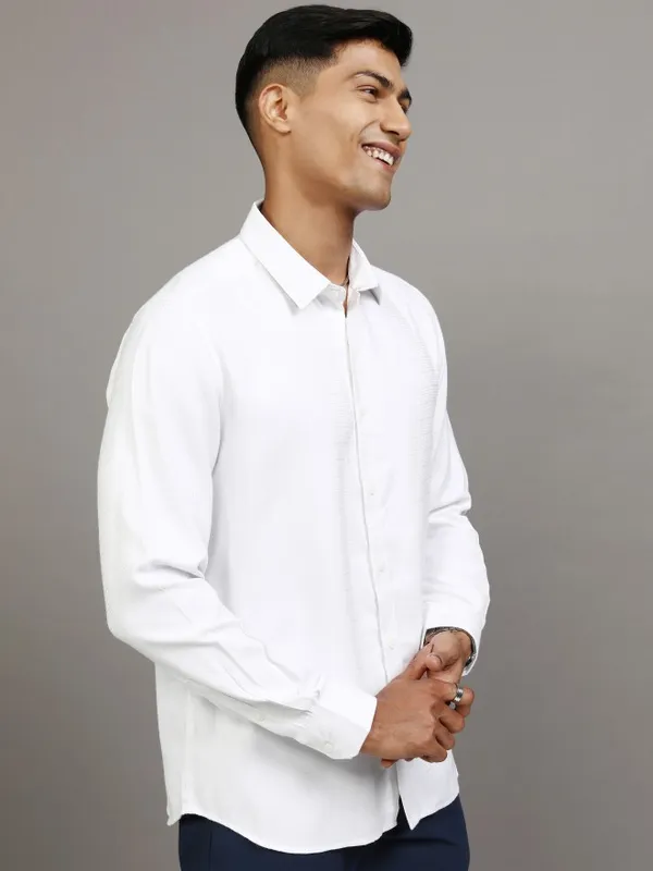 Locomotive Men White Textured Slim Fit Casual Shirt