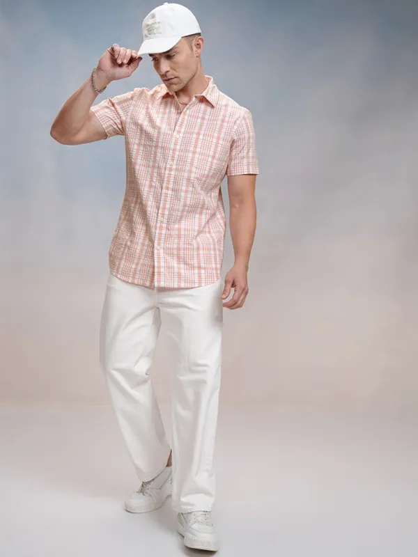 Locomotive Men Peach Checked Regular Fit Casual Shirt
