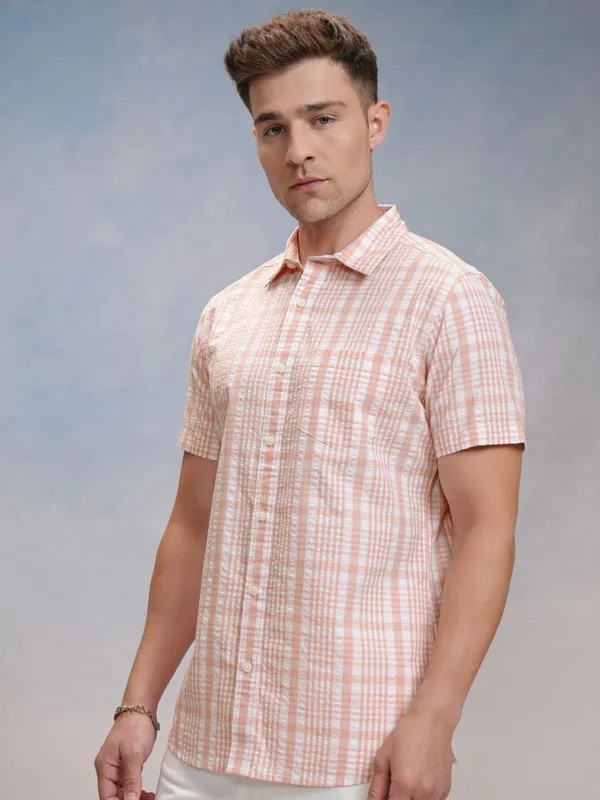 Locomotive Men Peach Checked Regular Fit Casual Shirt