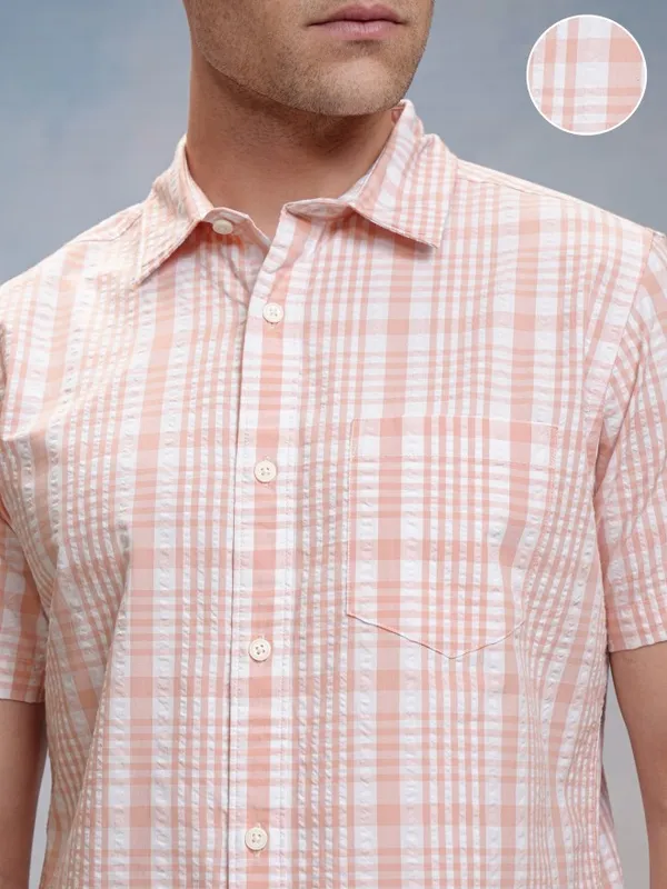 Locomotive Men Peach Checked Regular Fit Casual Shirt
