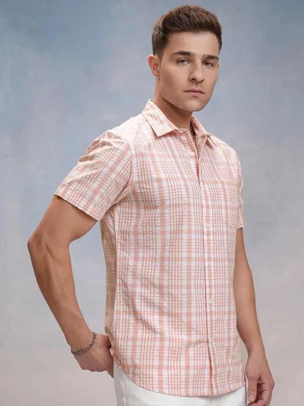 Locomotive Men Peach Checked Regular Fit Casual Shirt
