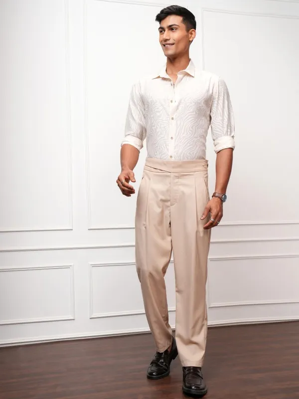 Locomotive Men Beige Printed Regular Fit Casual Shirt