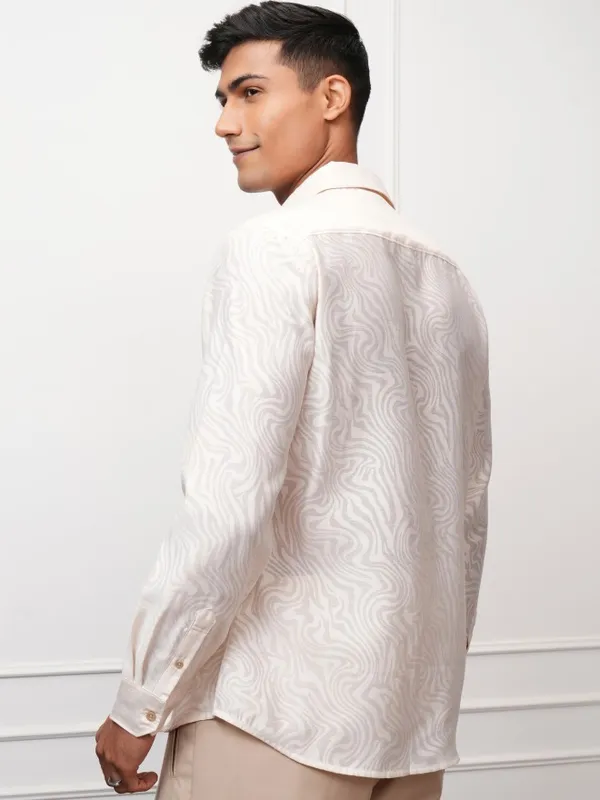 Locomotive Men Beige Printed Regular Fit Casual Shirt