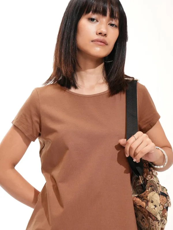 Tokyo Talkies Women Brown Solid Round Neck T-Shirt