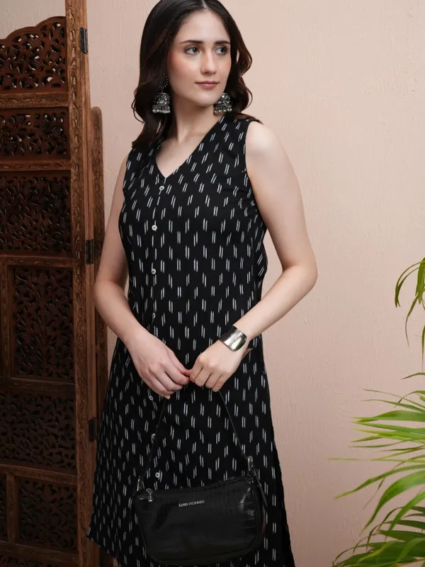 Vishudh Women Black Printed Kurta With Palazzos