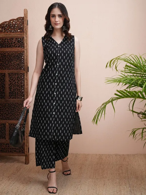 Vishudh Women Black Printed Kurta With Palazzos