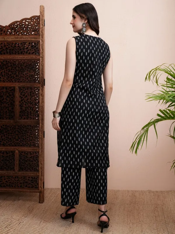 Vishudh Women Black Printed Kurta With Palazzos