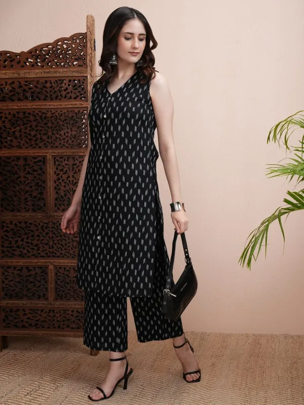 Vishudh Women Black Printed Kurta With Palazzos