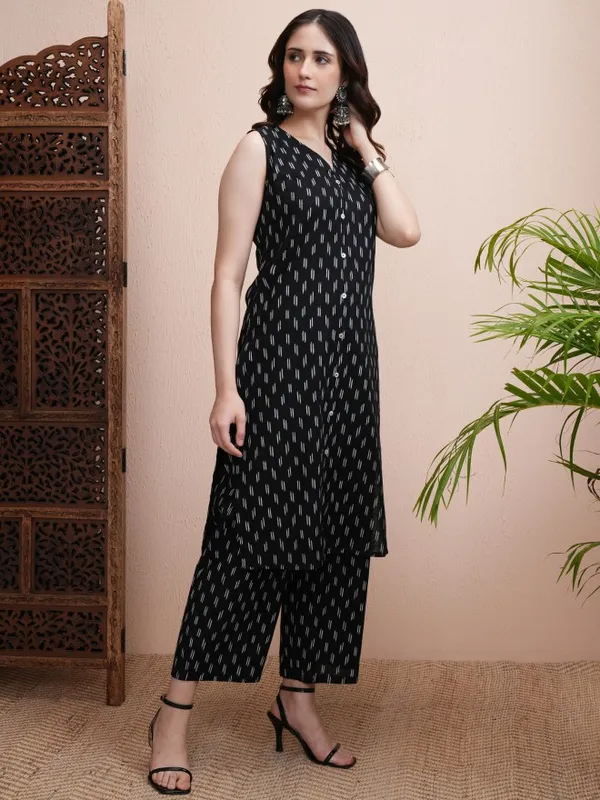 Vishudh Women Black Printed Kurta With Palazzos